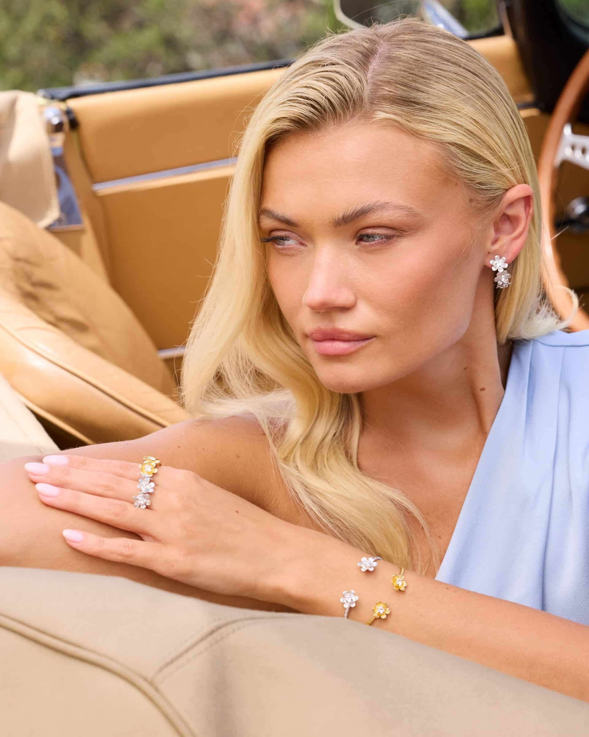 Ett universum av färg och glamour – Caroline Svedbom tar sitt unika hantverk till JEWA